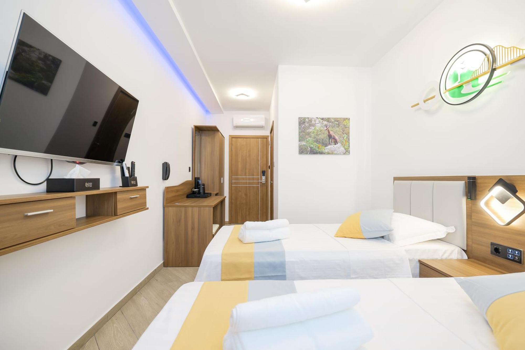 Hotel Kanjon Zrmanje Обровац Экстерьер фото